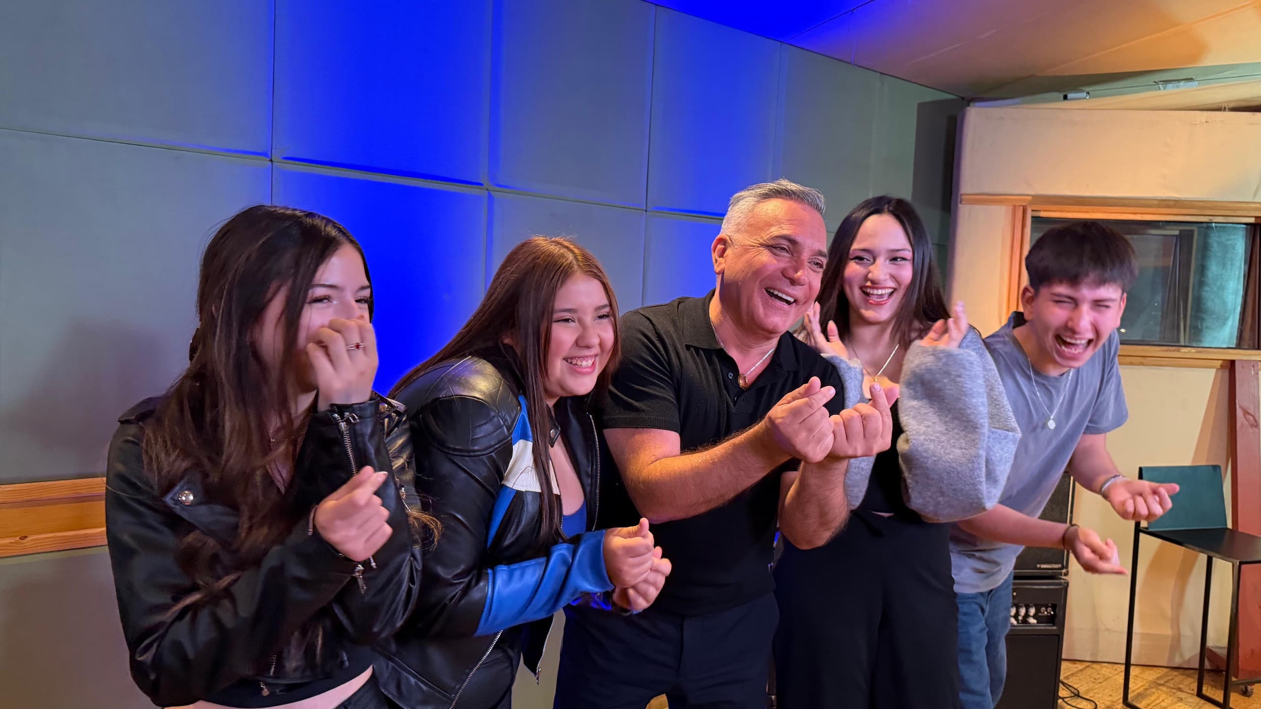 Ensayo junto a Luis Jara y talentos